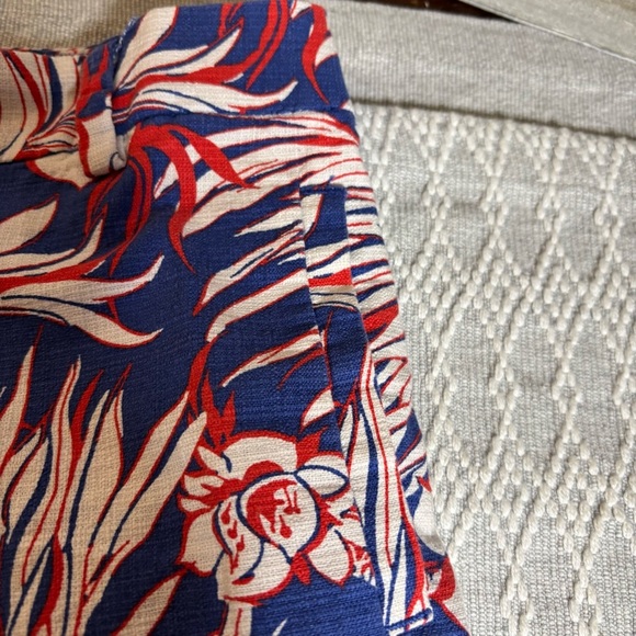 J.Crew Red White Blue Floral Hawaiian Print Chino Shorts Tropical Size 4 - Picture 8 of 8